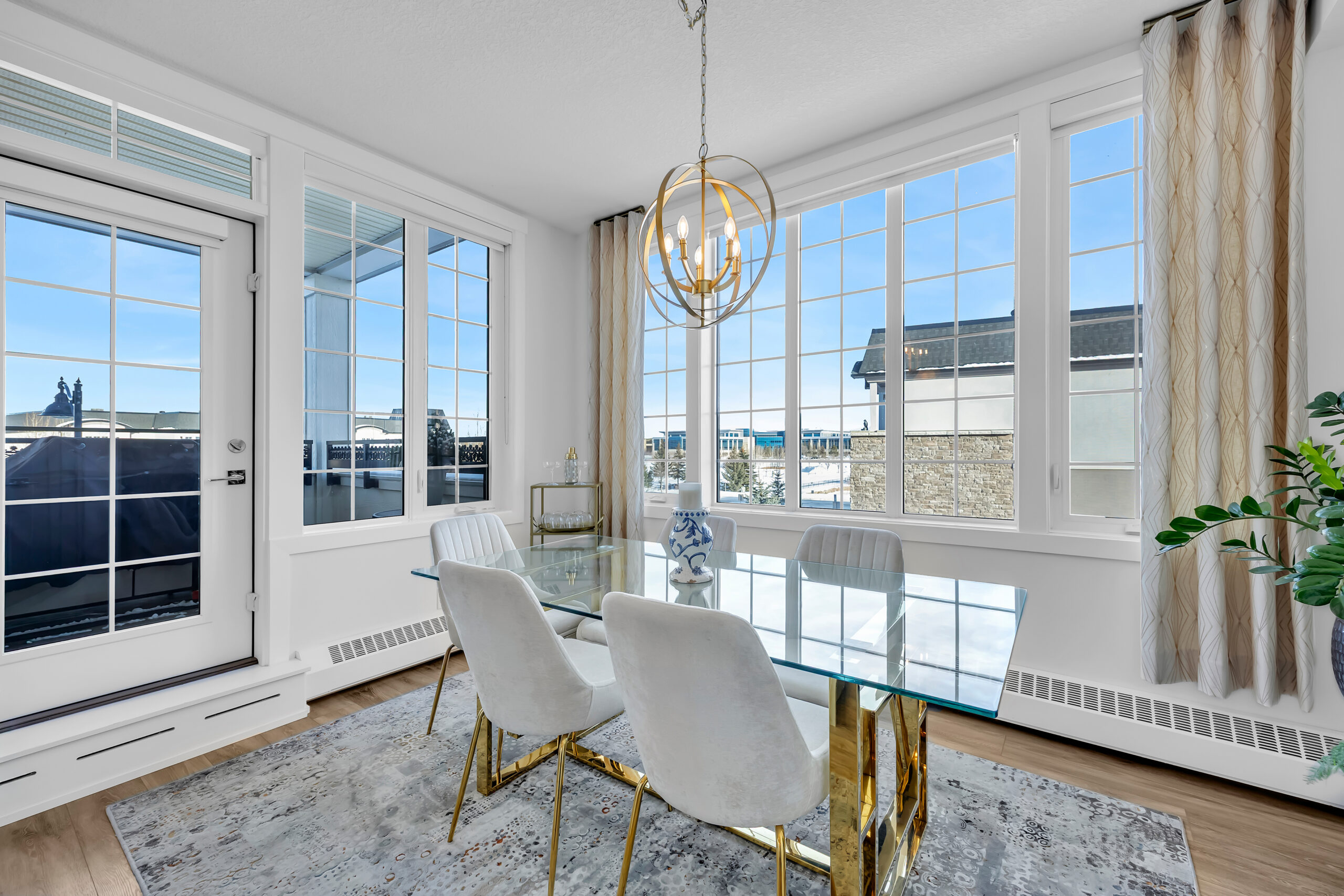 12-4042 Rockridge Street interior